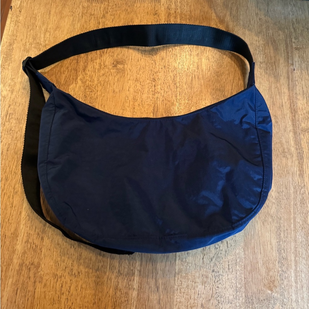 BAGGU medium crescent bag—navy